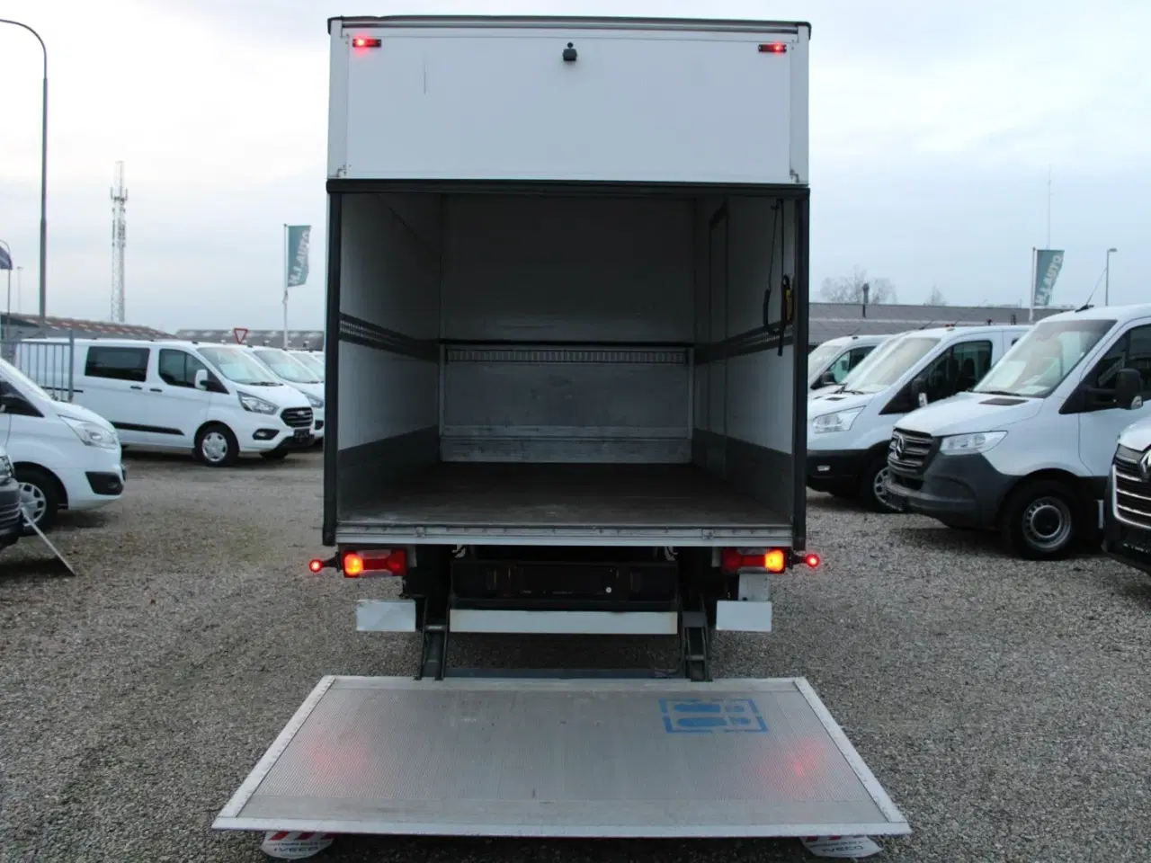 Billede 11 - Iveco Daily 2,3 35S14 Alukasse m/lift AG8