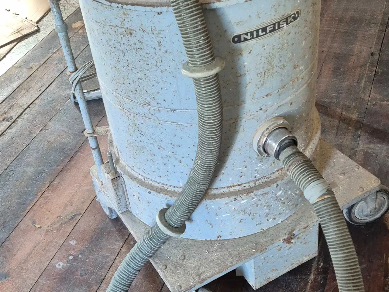 Billede 4 - 3-motores Nilfisk industristøvsuger