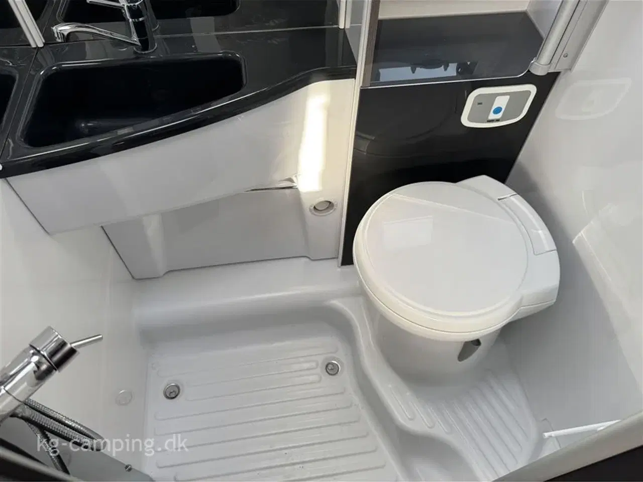 Billede 15 - 2020 - Chausson Titanium 767   Enkeltsenge og face to face siddegruppe