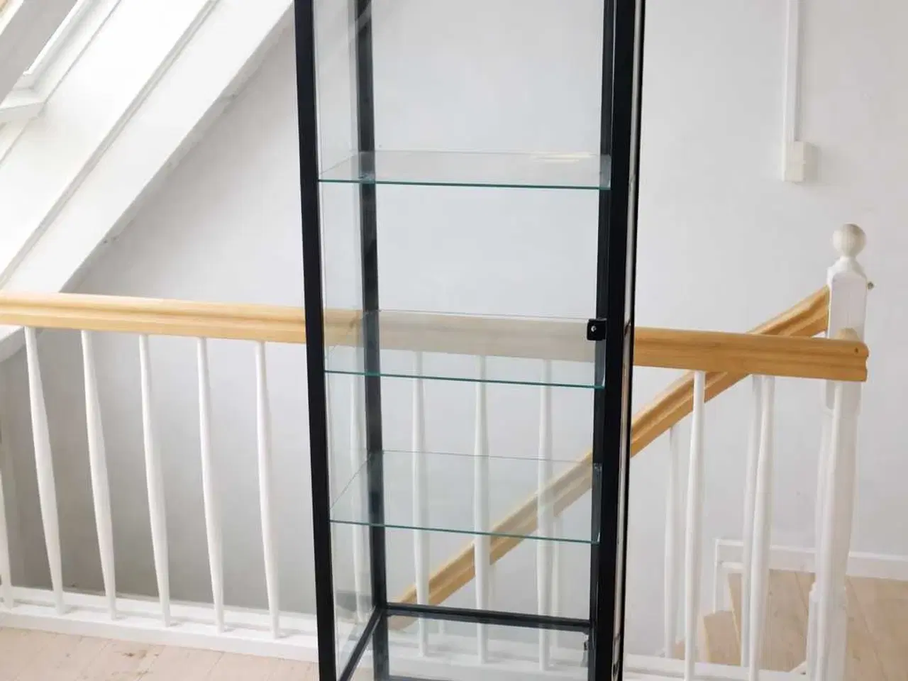 Billede 1 - Ikea Milsbo vitrineskab