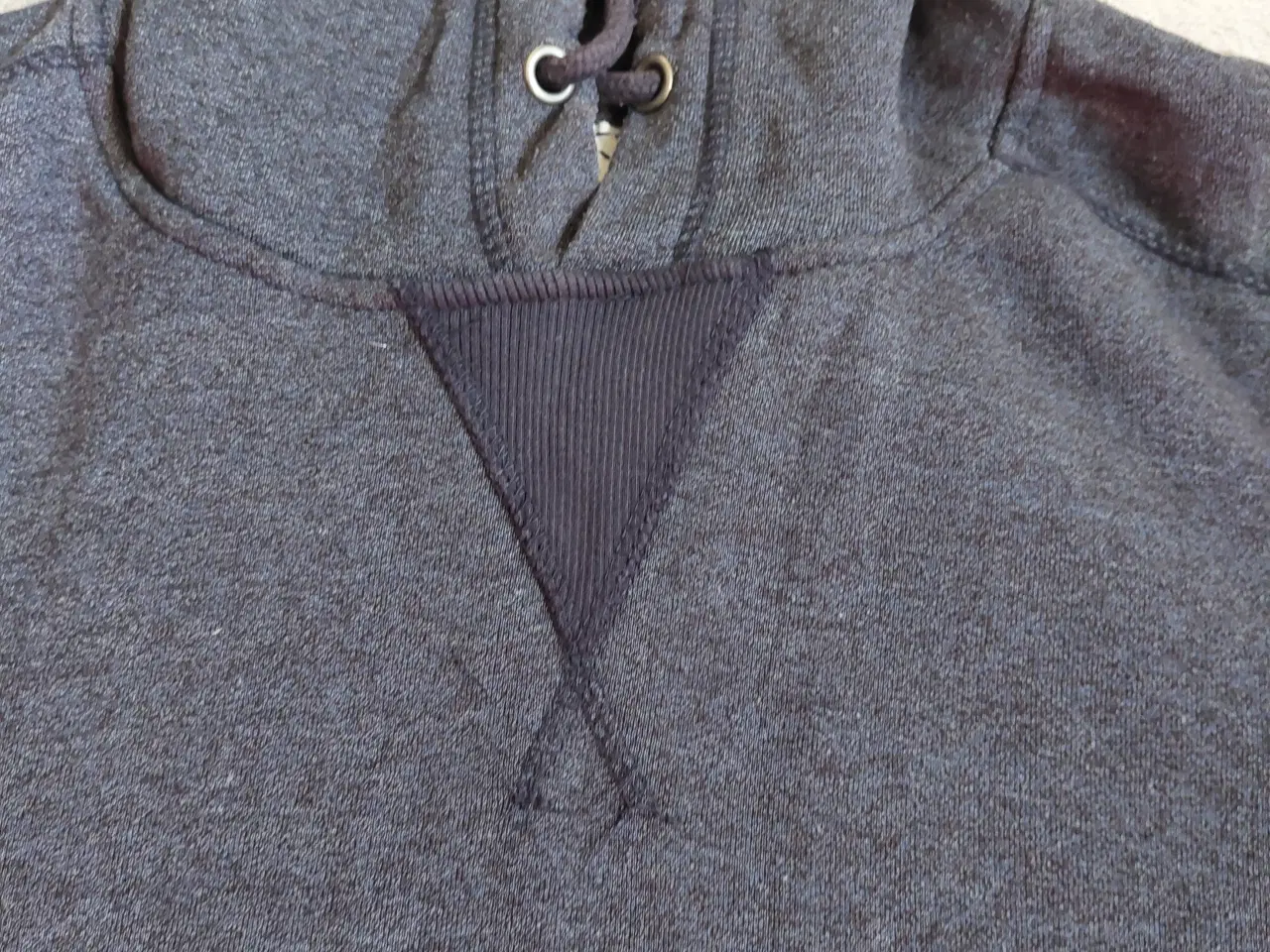 Billede 5 -  trøje med hætte og lommer foran, str. XXL