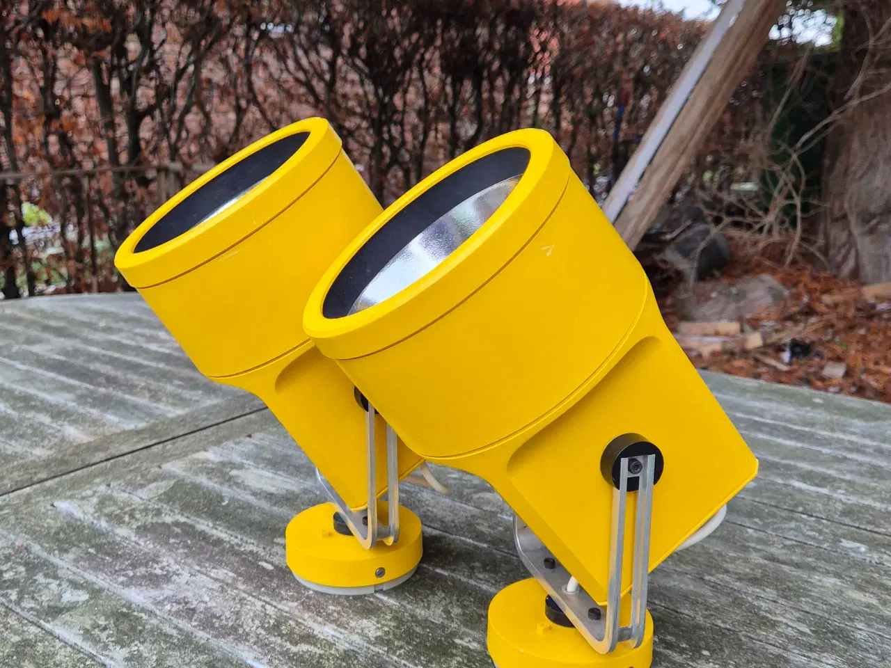 Billede 2 - Smukke gule Unispot fra Louis Poulsen