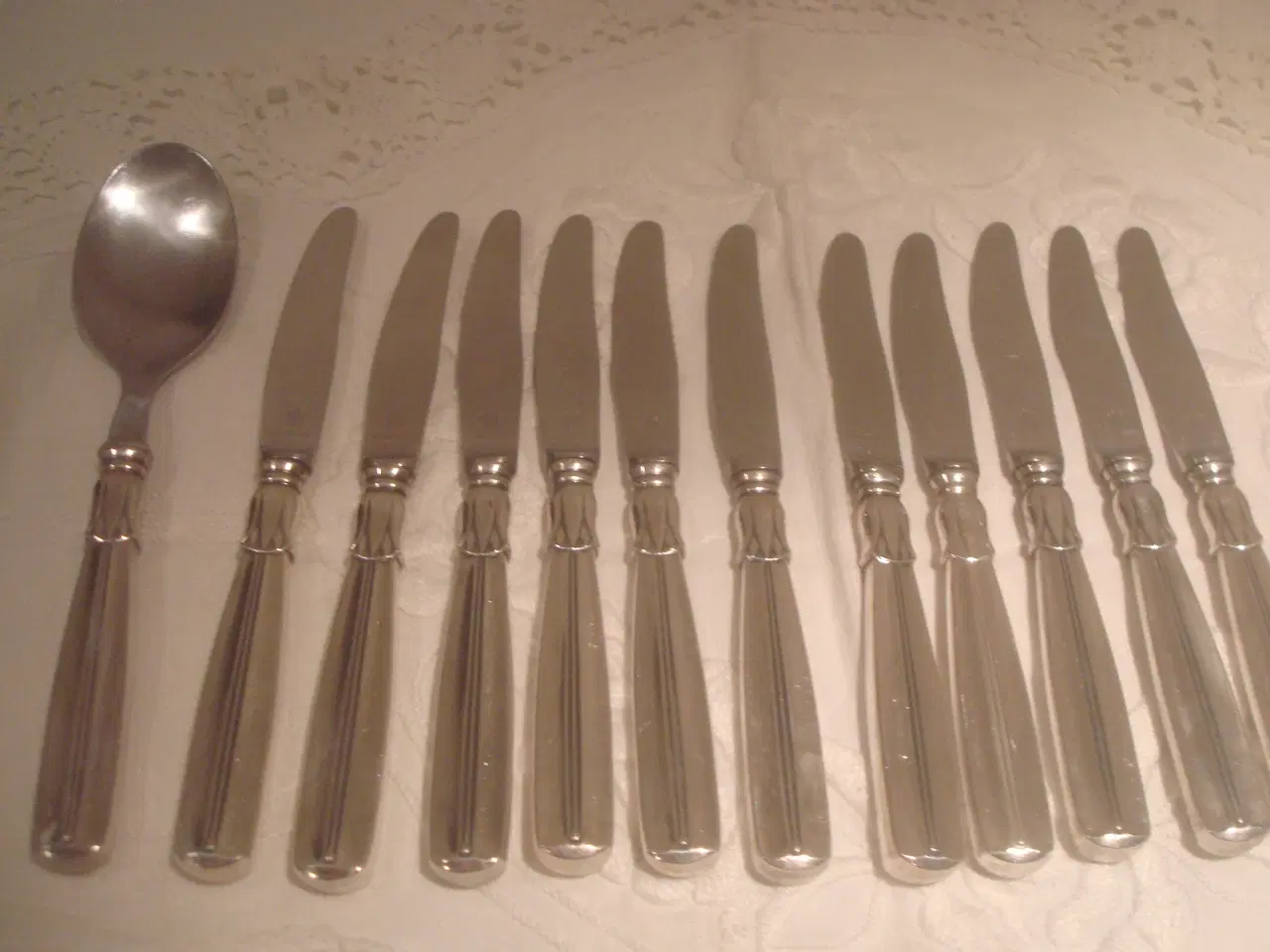 Billede 1 - LOTUS 11 FROKOSTKNIVE 3-TÅRNET SØLV, 1 SALATSKE