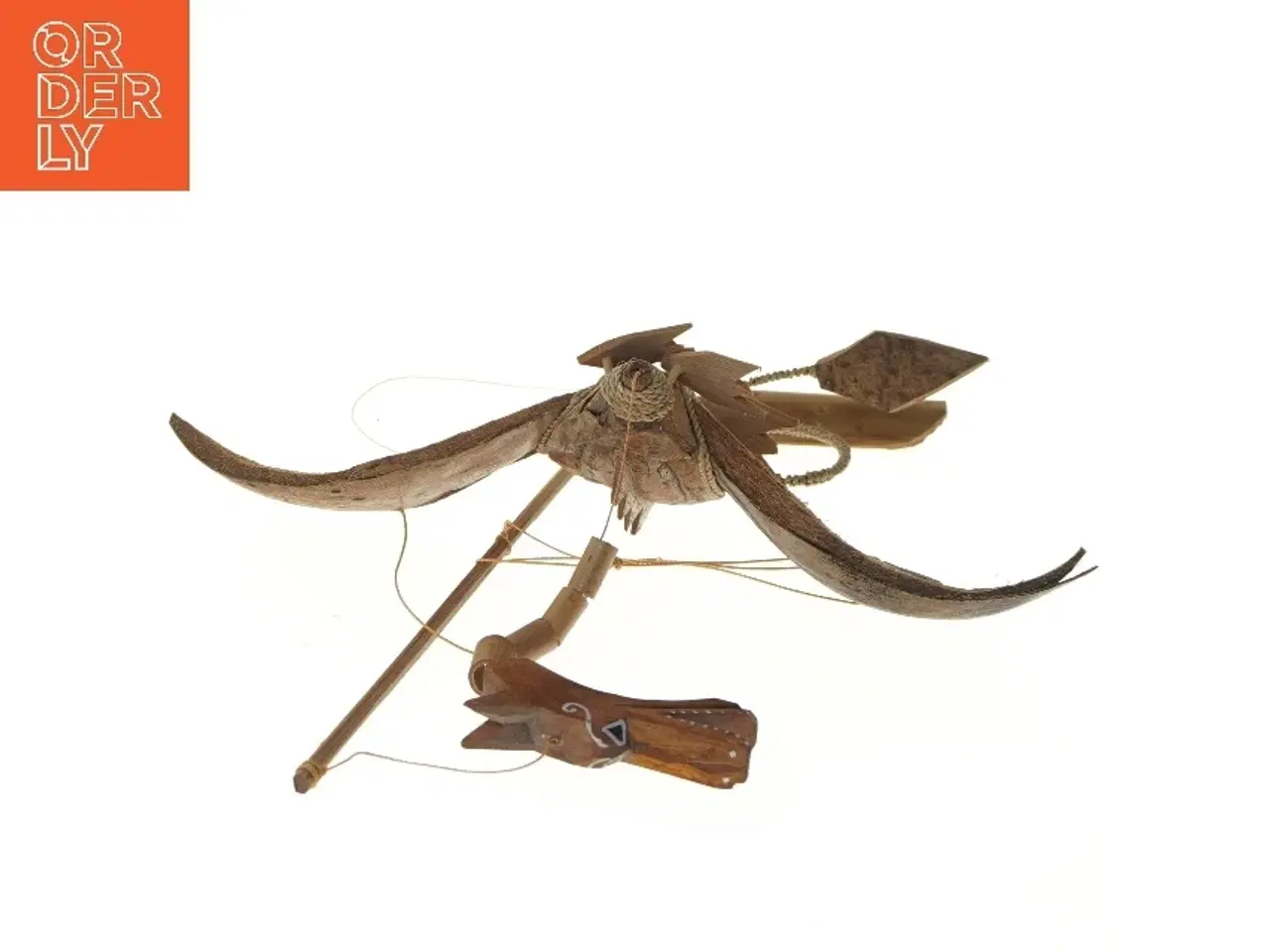 Billede 4 - Kokosnød flyve kunst med vinget figur (str. 30x35 cm)