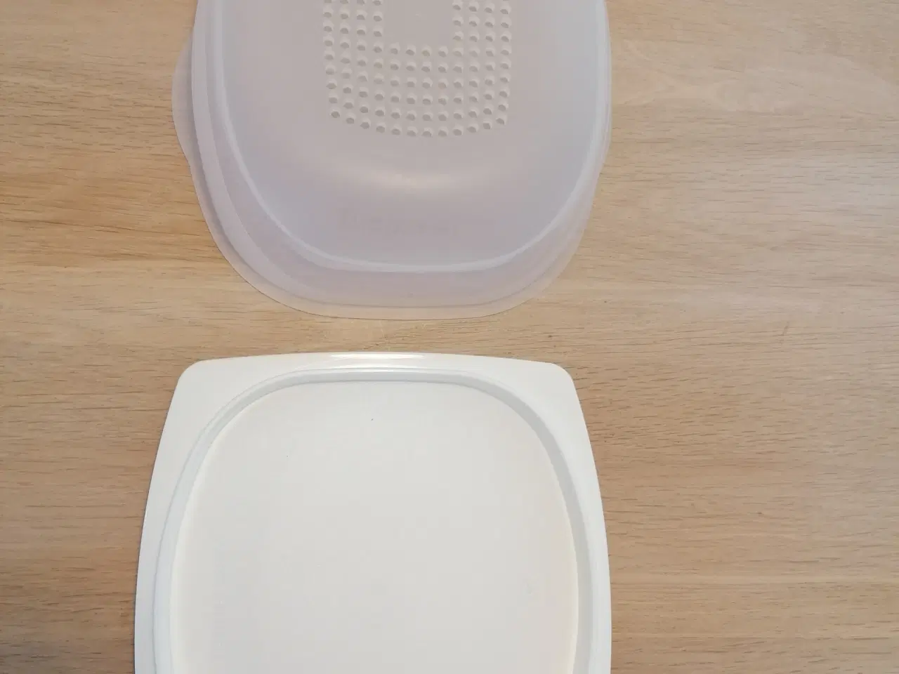 Billede 2 - Tupperware hvide ostebokse med membran
