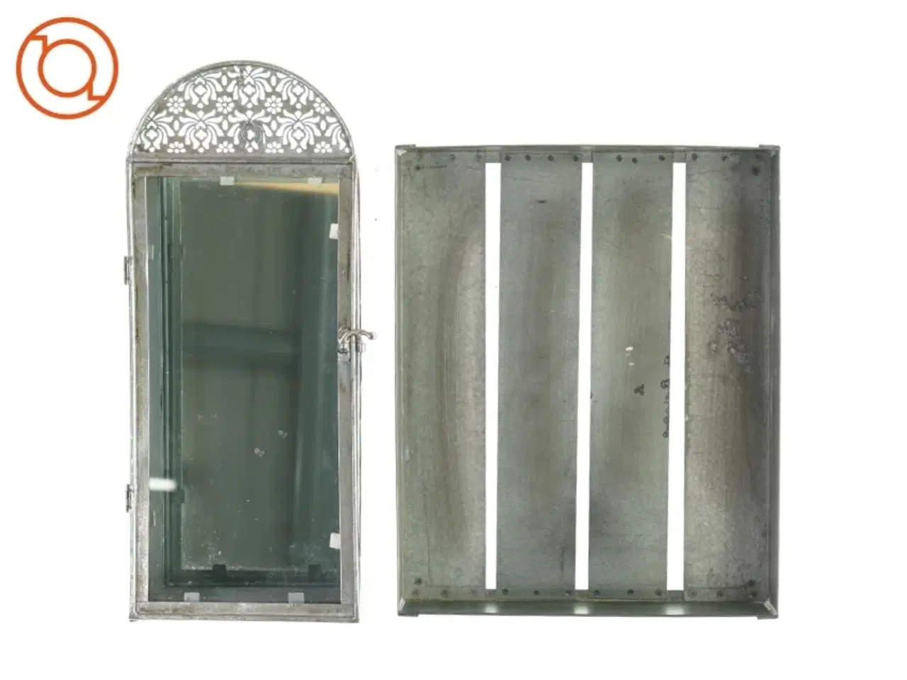 Billede 1 - Dekorativt lille skab med glaslåge samt bakke (fra H&M) (str. 37 x 16 og 31 x 26cm)