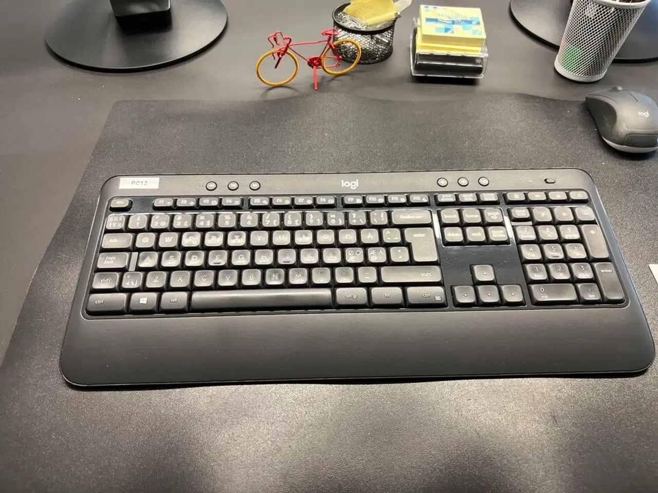 Billede 2 - 2 stk. NEOVO 27" skærme, tastatur, mus og dockingstation
