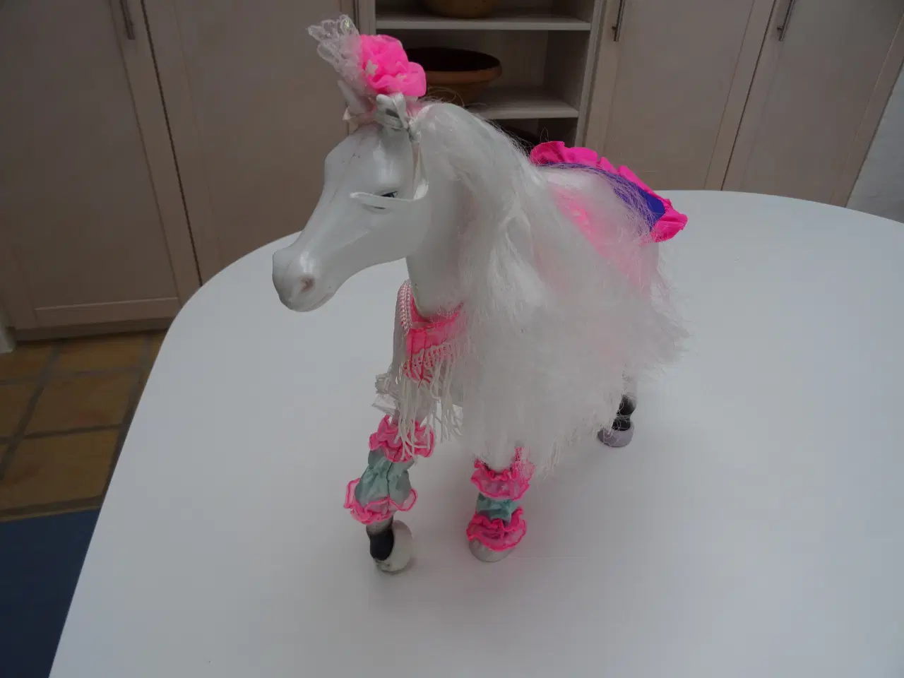 Billede 3 - Barbie hest med dragt og udstyr