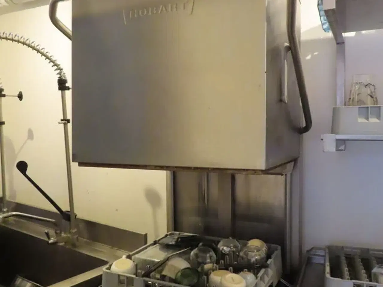 Billede 7 - Industriopvaskemaskine, HOBART AMX-10 inkl. bord og bakker