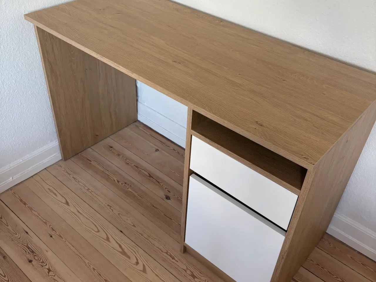 Billede 2 - Skrivebord - BILLUND