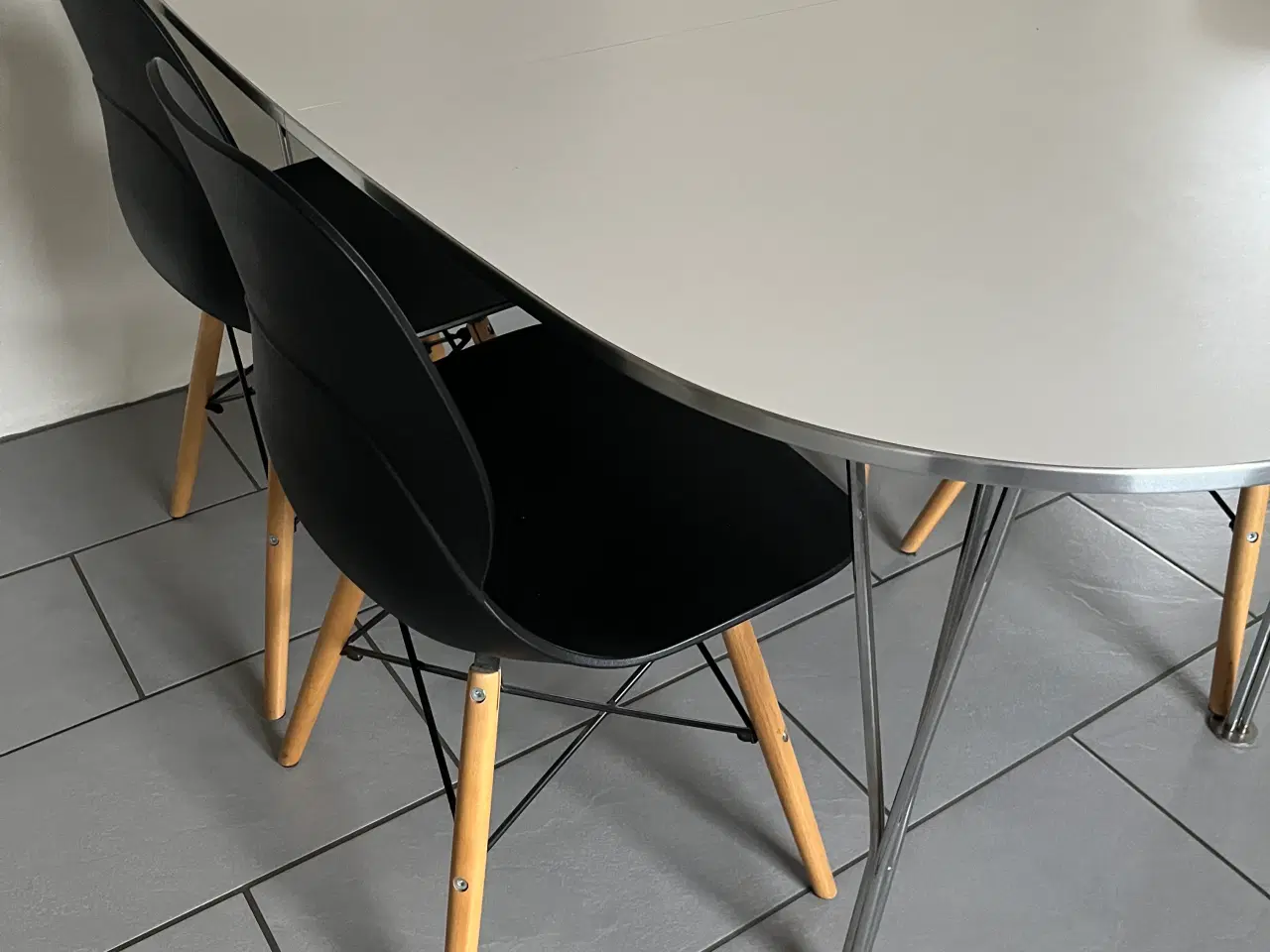 Billede 1 - Hvidt laminat bord