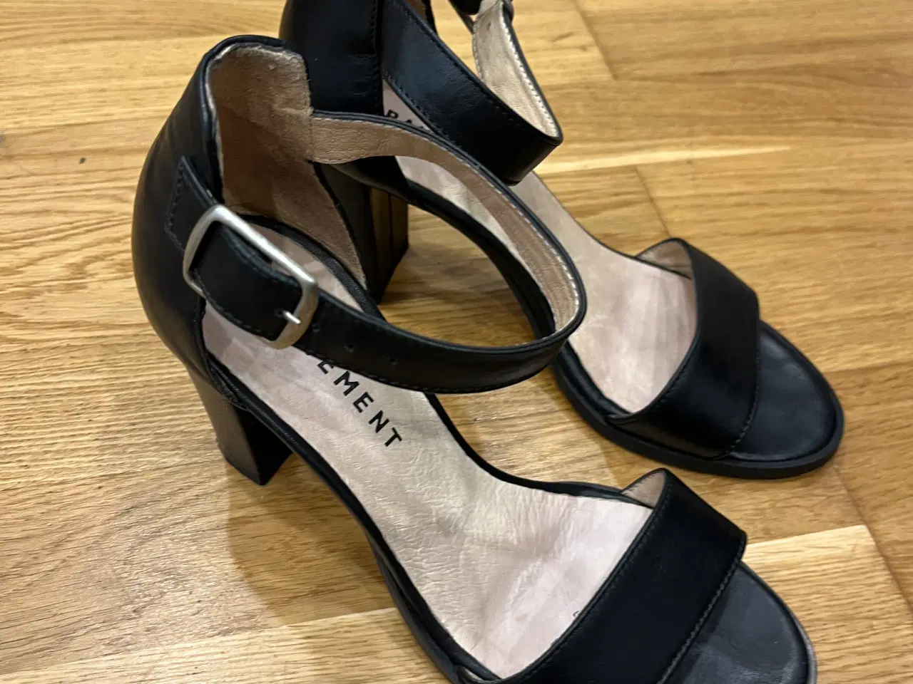 Billede 4 - Fine sandalerne 