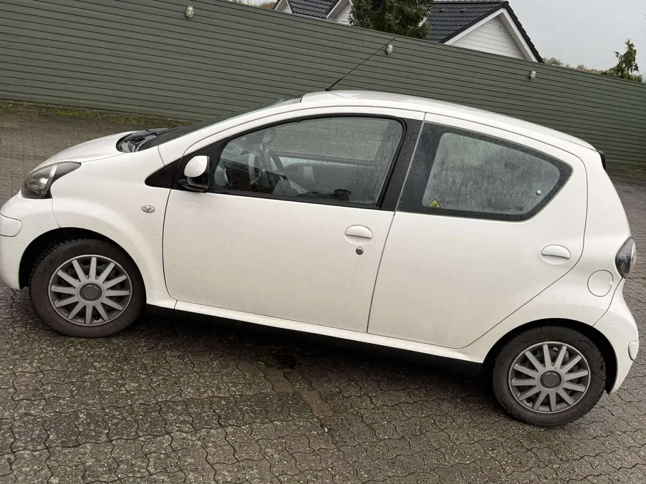 Billede 3 - Toyota Aygo 1.0 benzin • 2011 • hvid • Nysynet