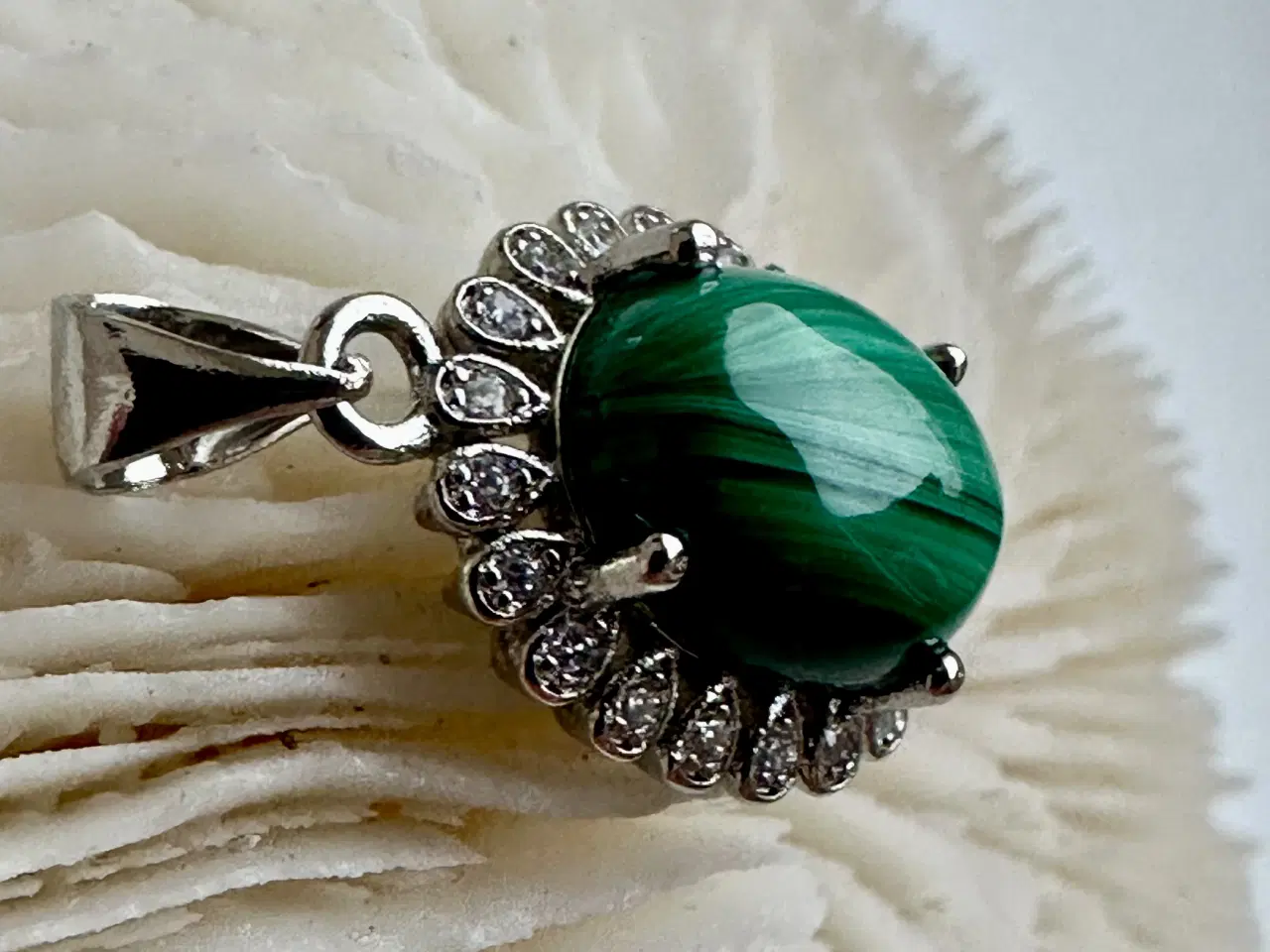 Billede 4 - To sølvvedhæng med halvædelsten. Læs beskrivelsen.