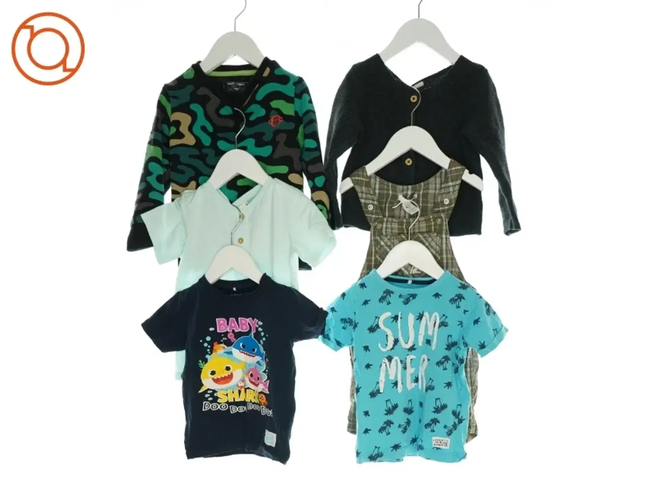 Billede 1 - 2 sweatshirt, 3 t-shirts og en buksedragt (Str. 82/86)