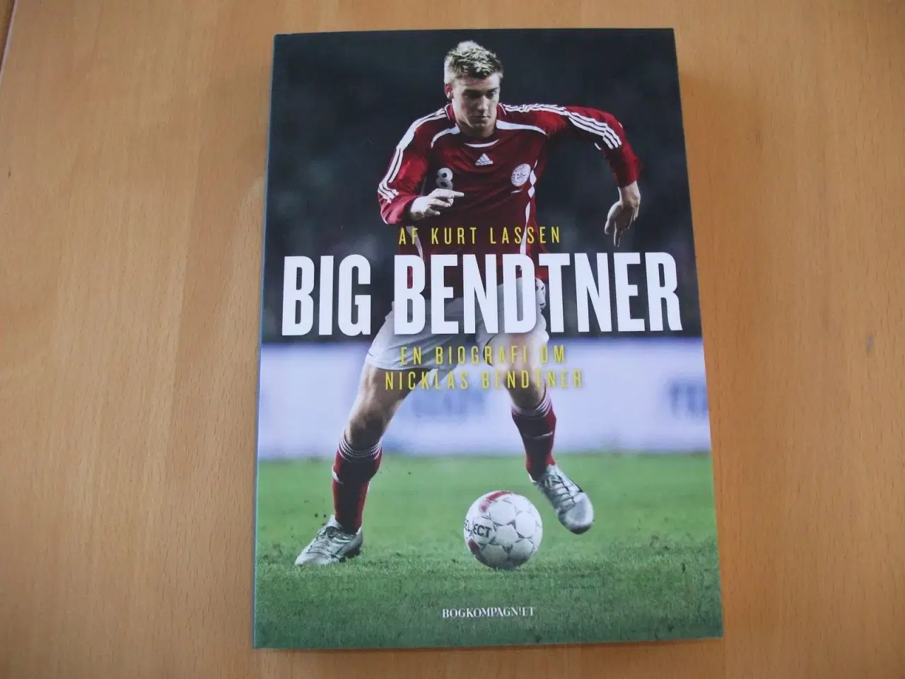 Billede 1 - Bog: Nicklas Bendtner