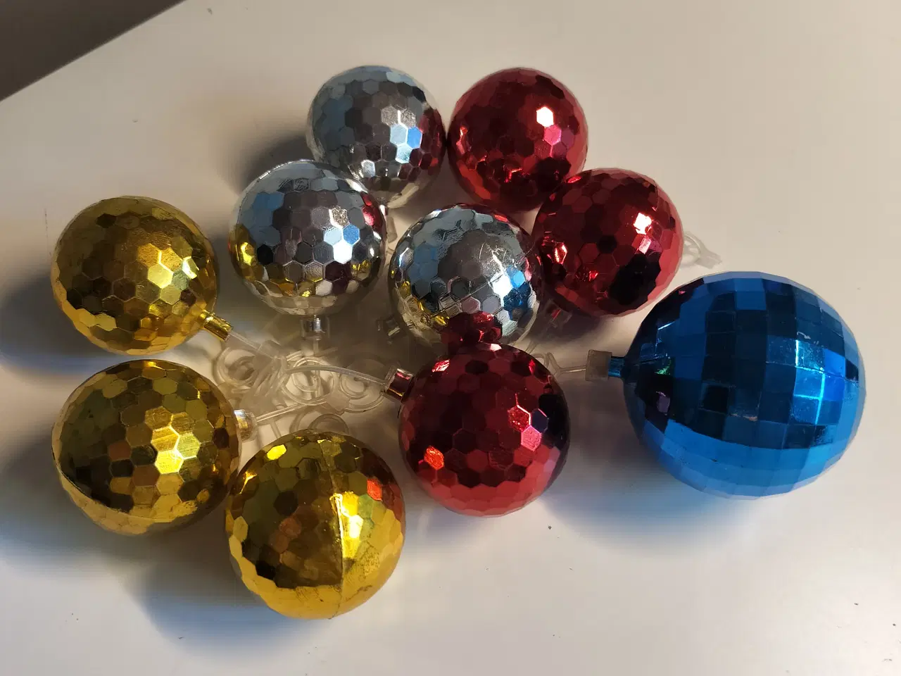 Billede 1 - Gamle disko julekugler i plastik