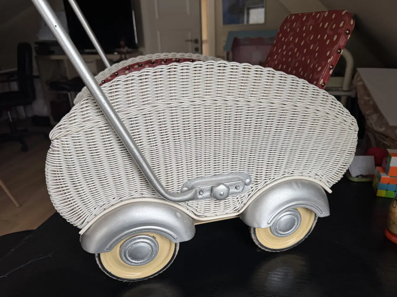 Billede 2 - Dukkevogn. Fin ældre model