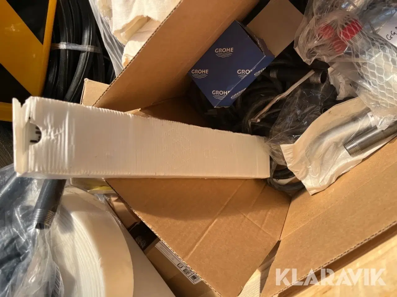 Billede 6 - Blandet lot - bolte, fittings og øvrigt