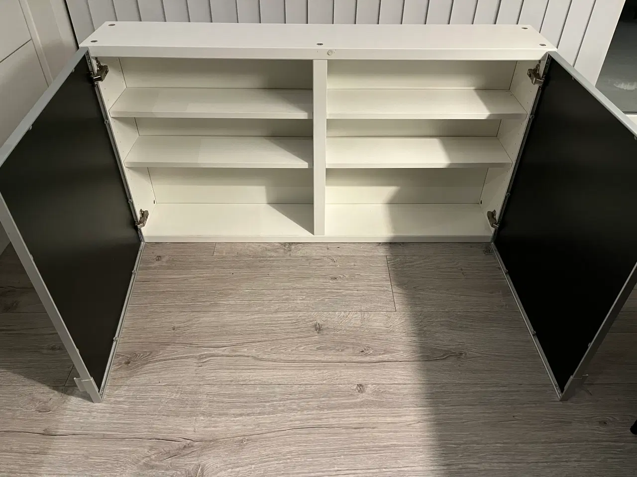 Billede 3 - Væghængt skab