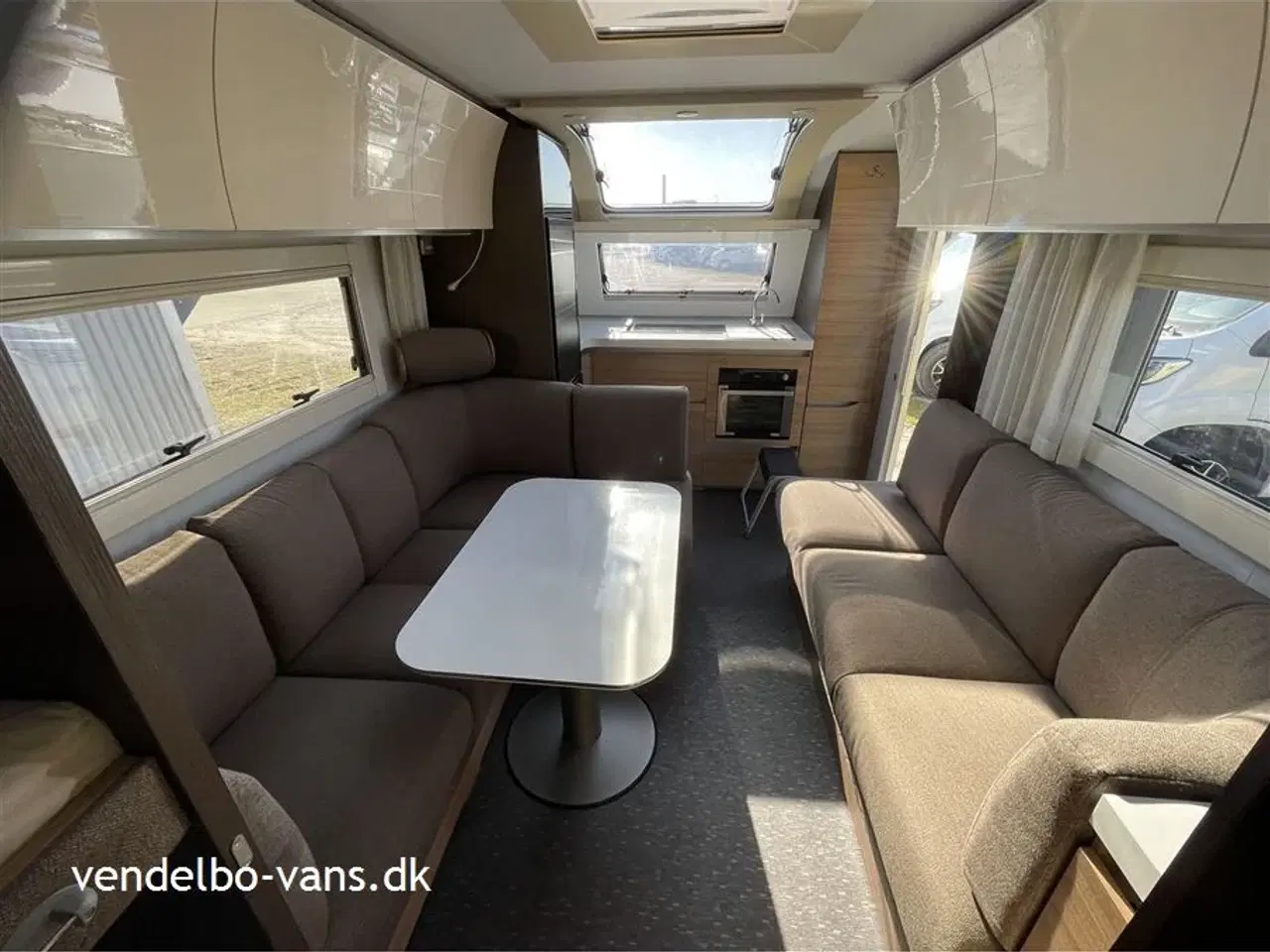 Billede 6 - 2016 - Adria Alpina 903 HT   ALDE varmesystem - Endekøkken og Ende toilet