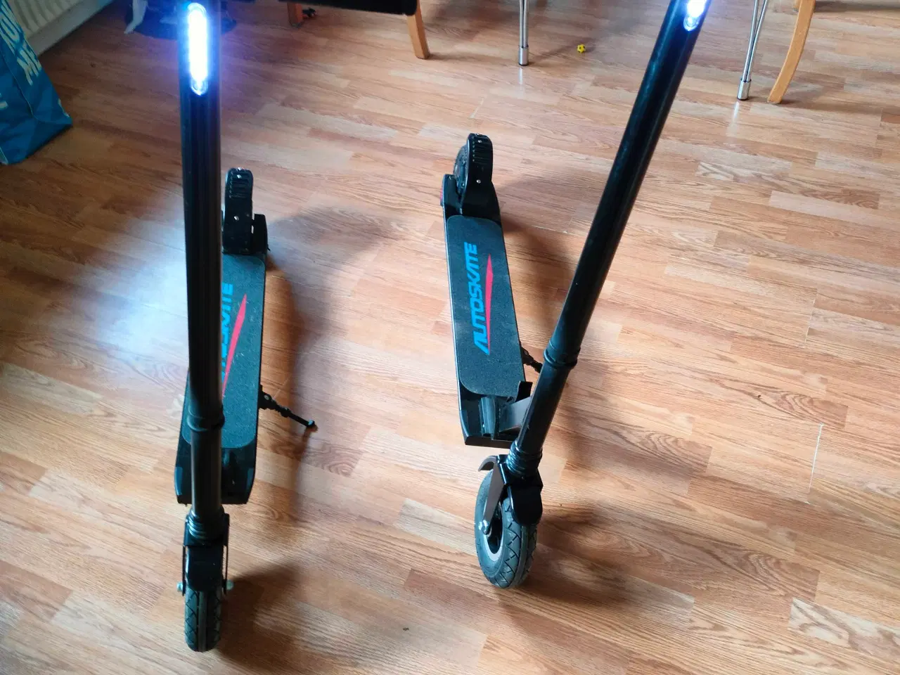 Billede 3 - Autoskate el.løbehjul 2 stk.