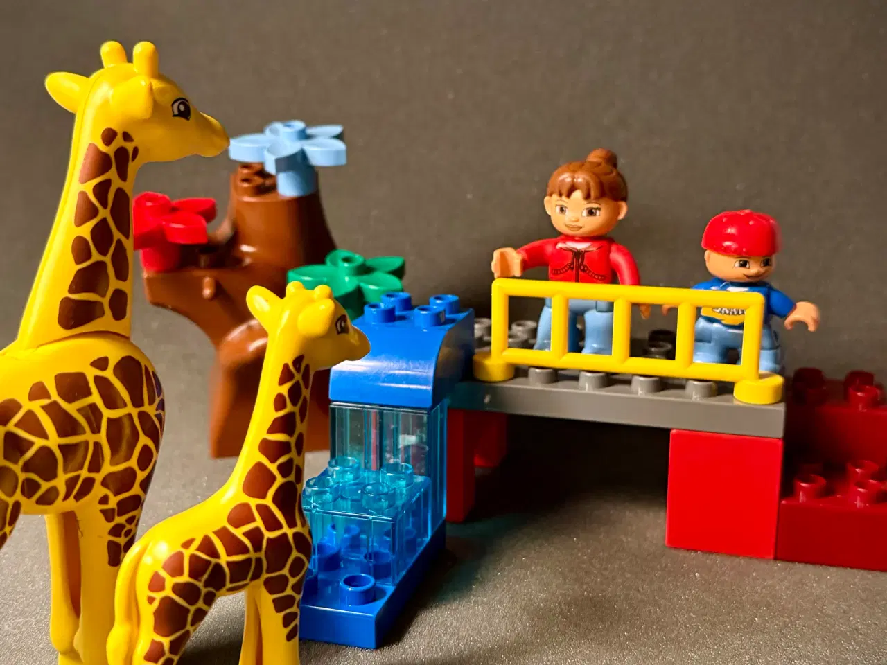 Billede 4 - LEGO DUPLO Zoo med Dyr, Jeep og Figurer