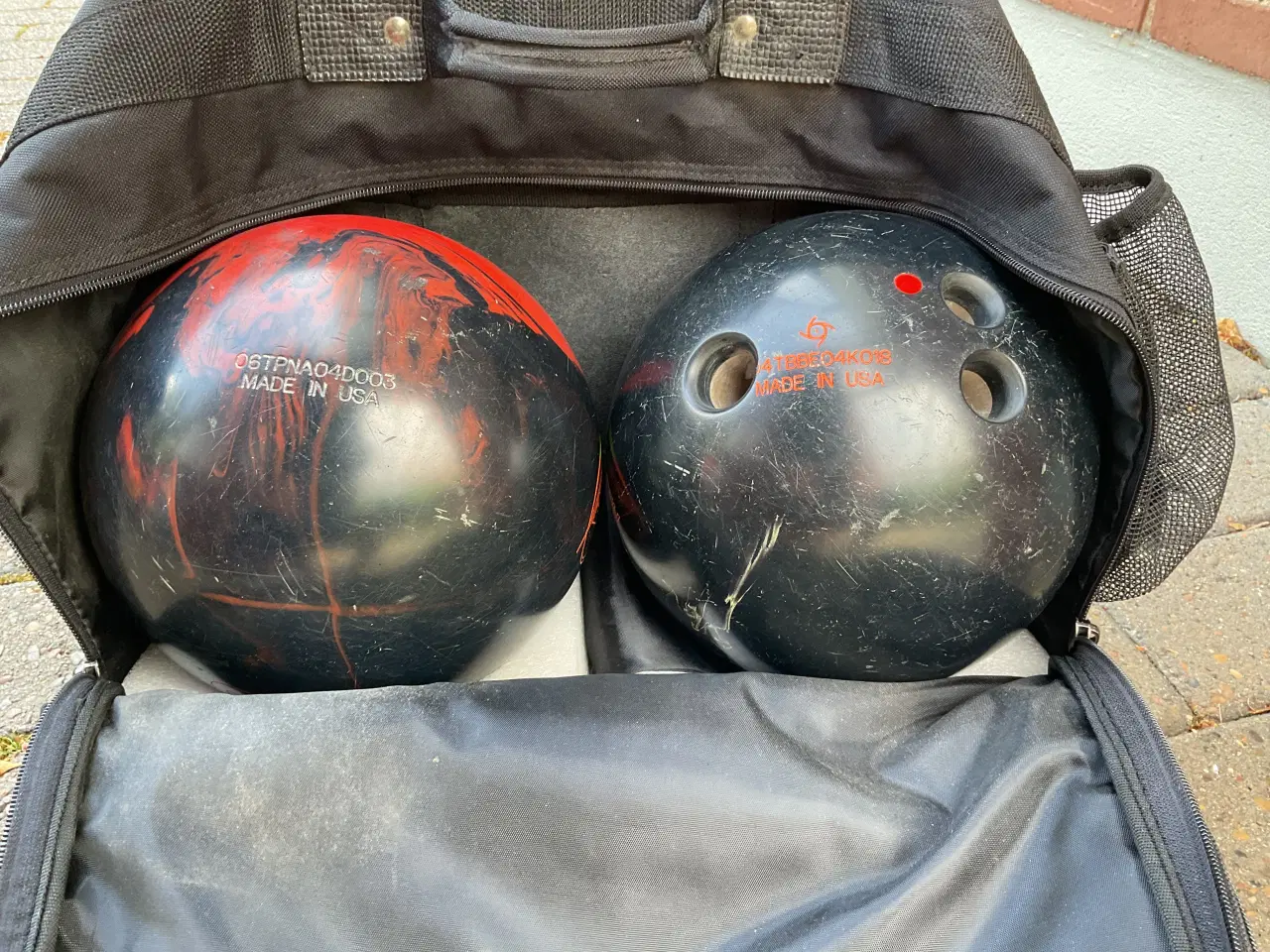 Billede 1 - Bowling kugler og taske/kuffert.