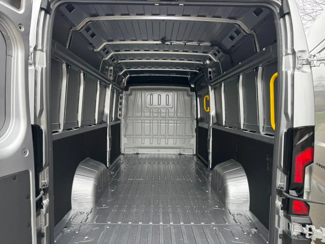 Billede 6 - Peugeot e-Boxer 435 110 L4H2 Premium