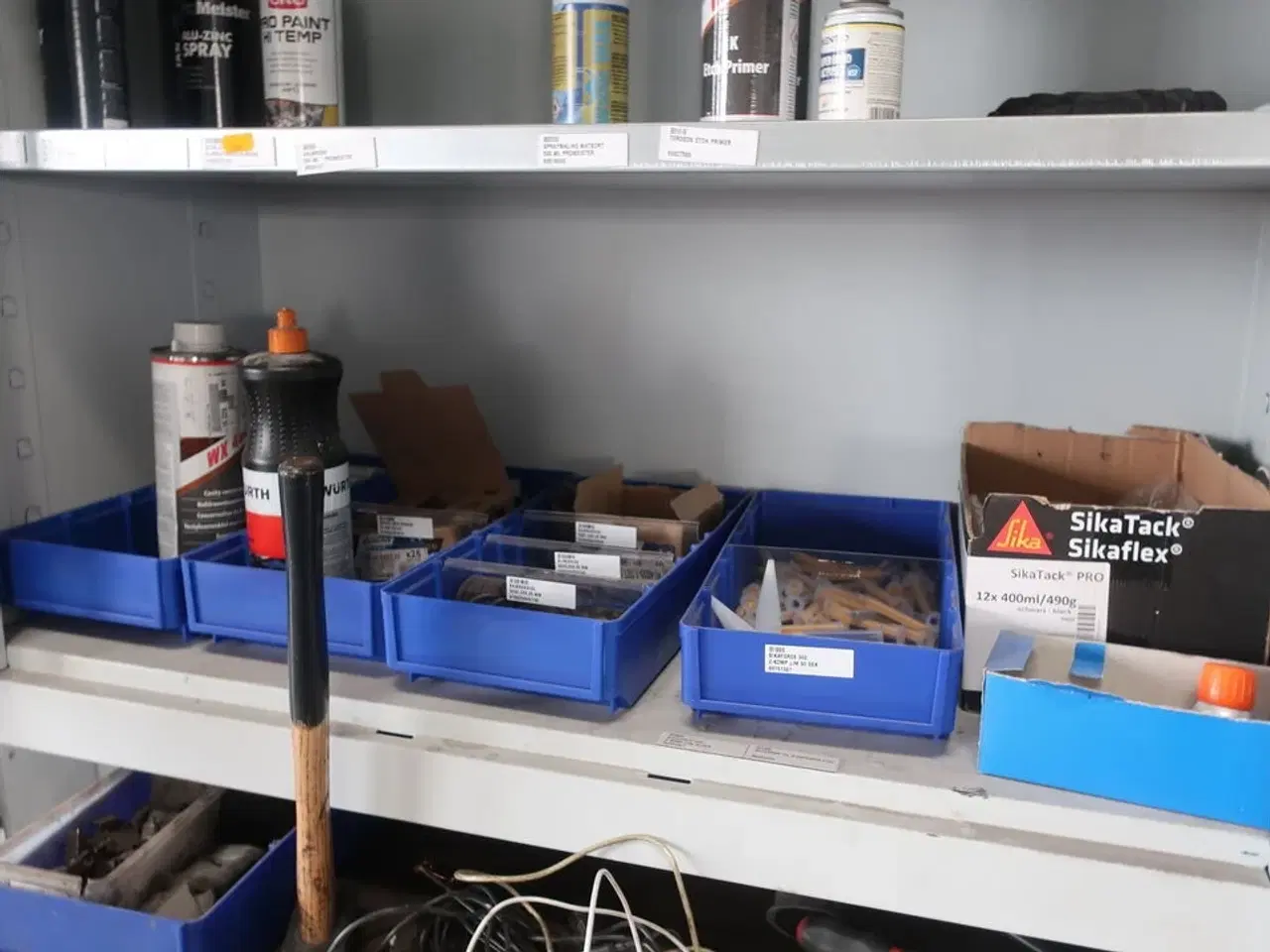 Billede 5 - Værkstedsvogn samt skab med indhold