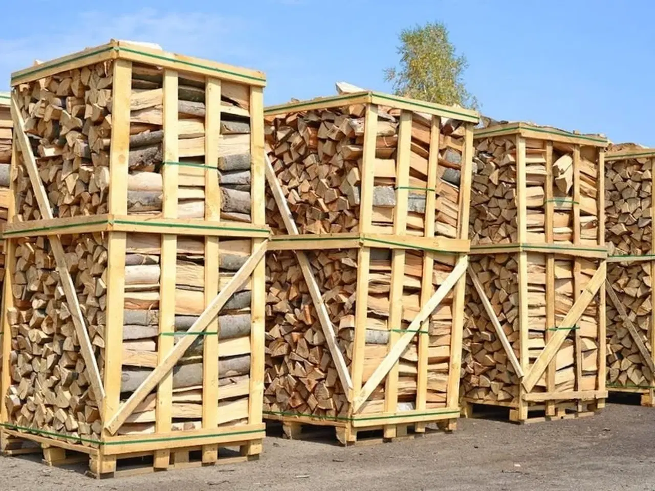 Billede 1 - Godt tørret brænde hurtig levering på 1.8m3 palle