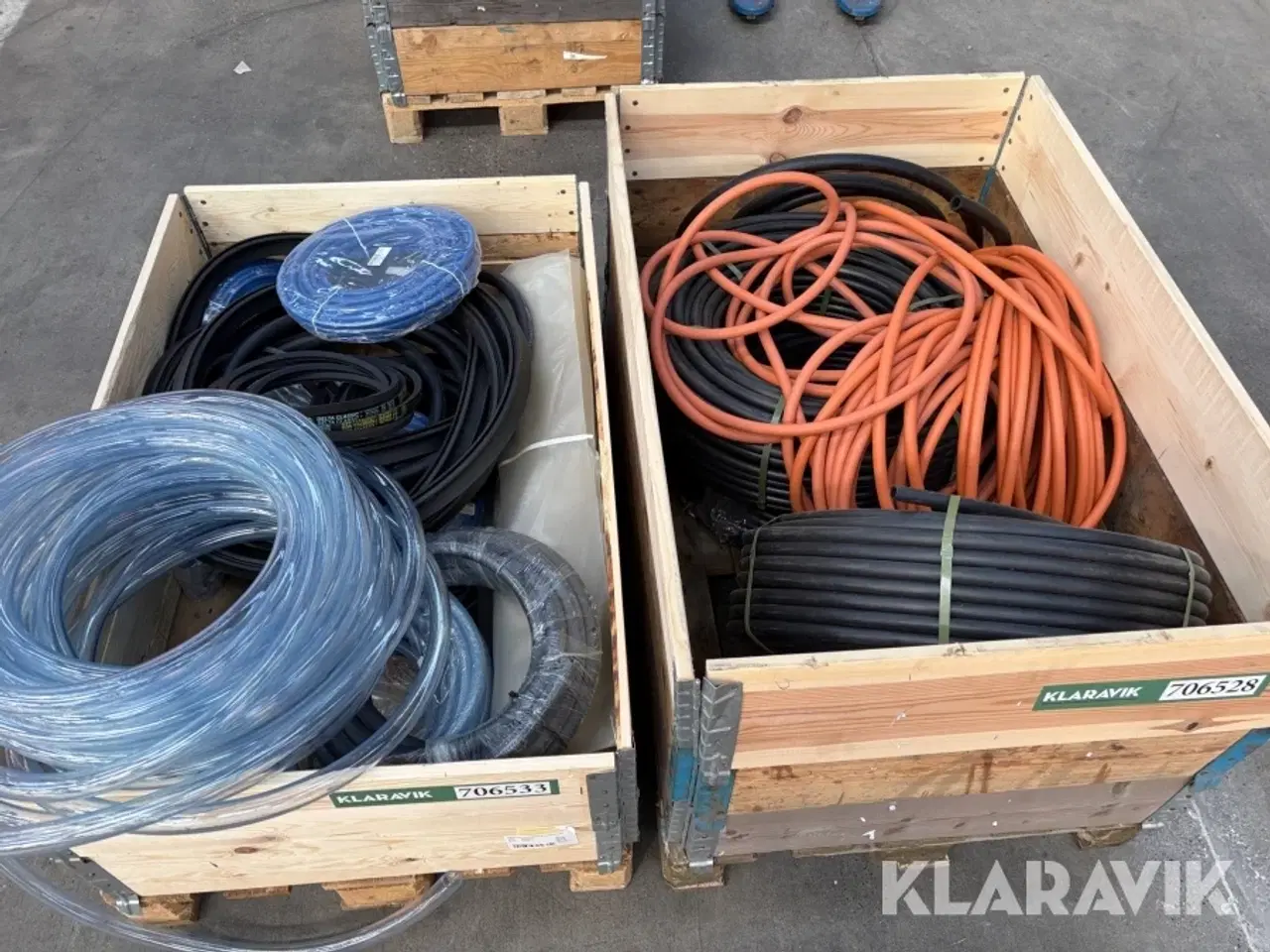 Billede 1 - Lot - Assorterede slanger, remme og øvrigt 2 paller