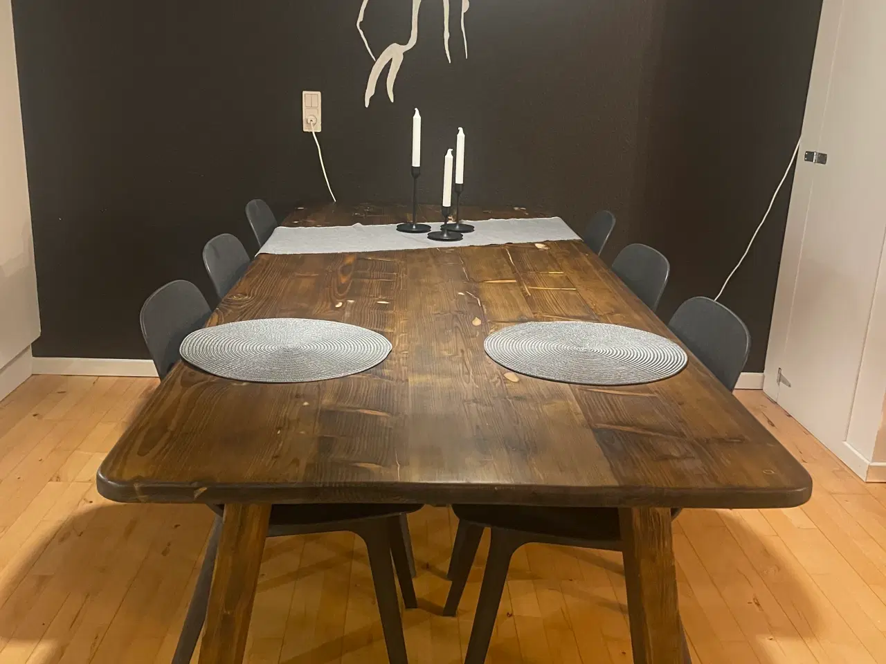 Billede 2 - Mørkt Spisebord (hurtig handel 1000kr)