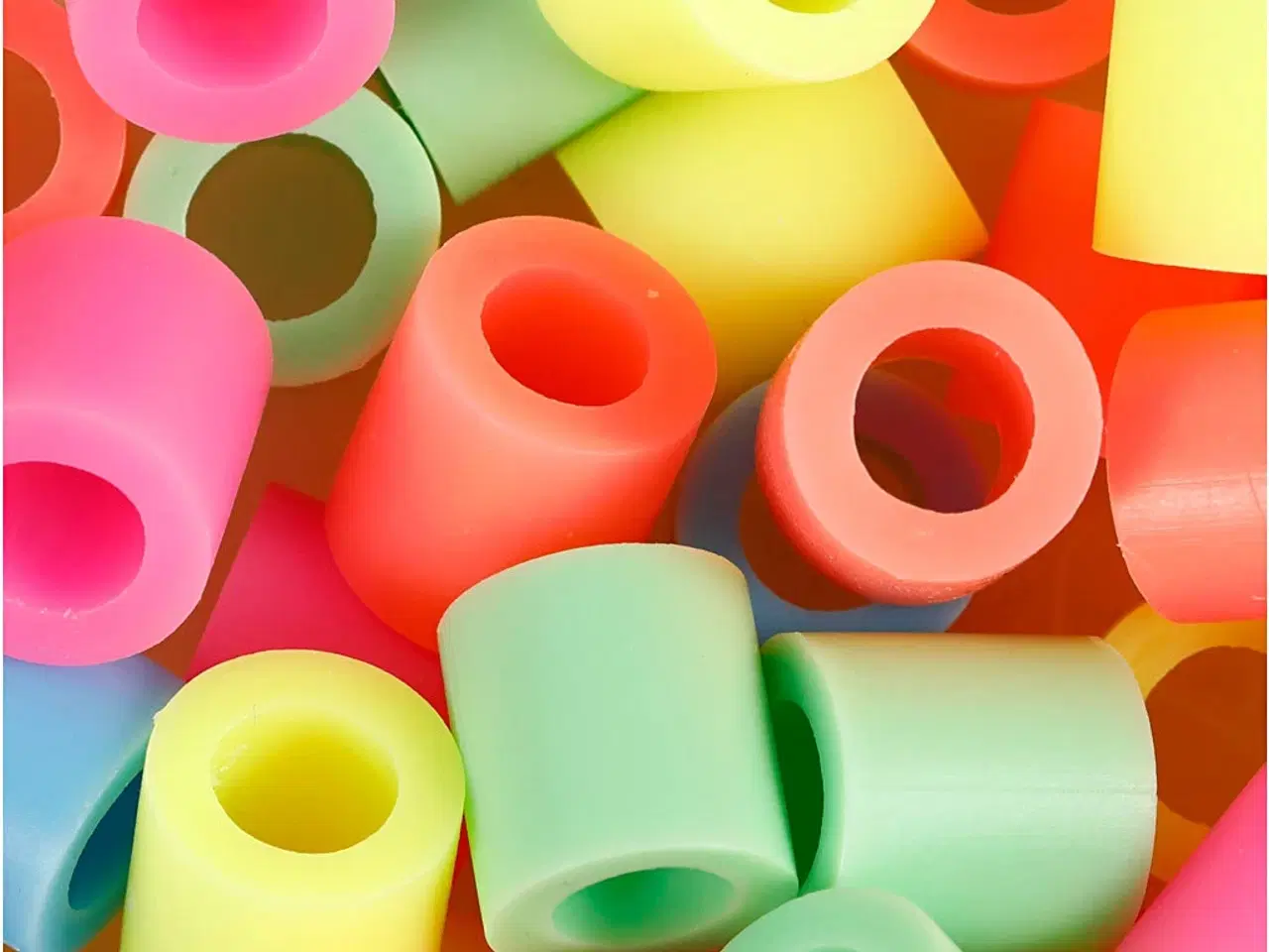 Billede 1 - JUMBO Rørperler i Pastelfarver - 550 stk. 10x10 mm