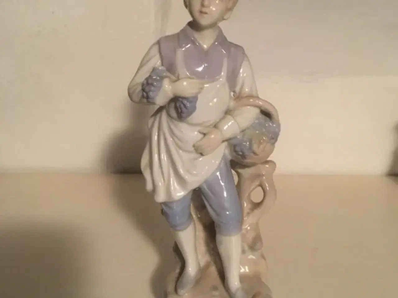 Billede 1 - Sød porcelænsfigur