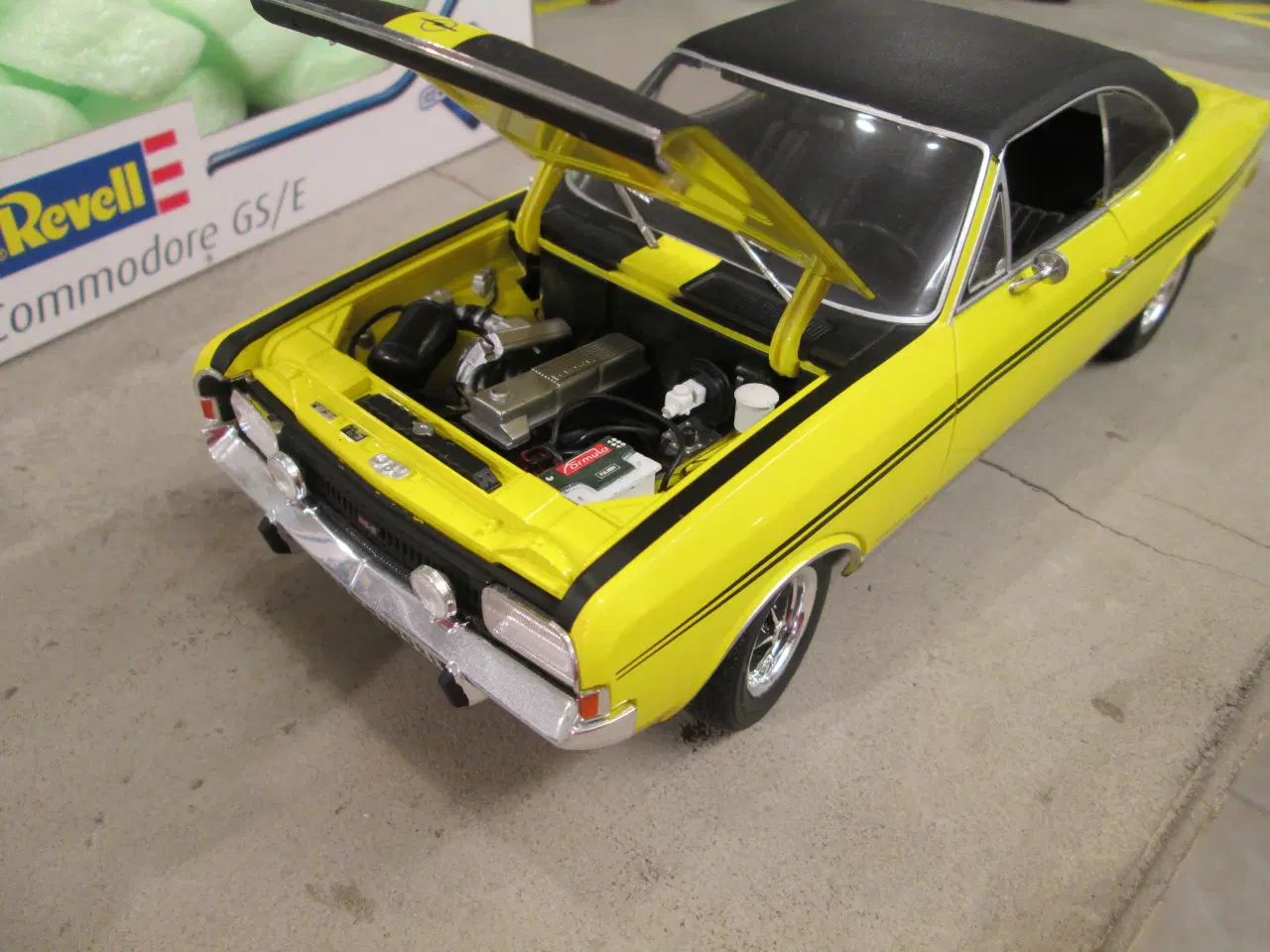 Billede 6 - Opel Commodore GS/E   Revell  1:18