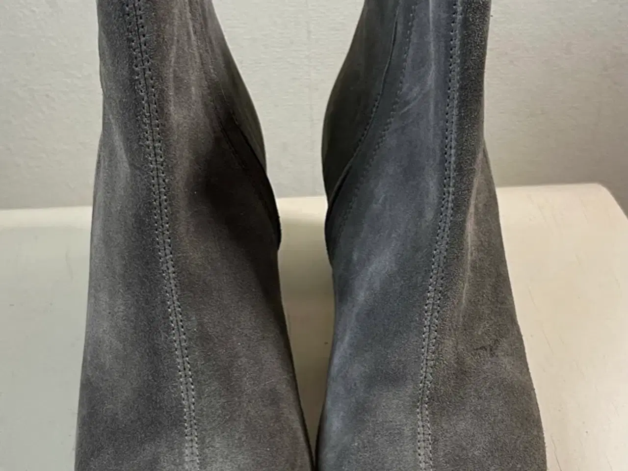 Billede 2 - Carla F, grå støvler, str 38