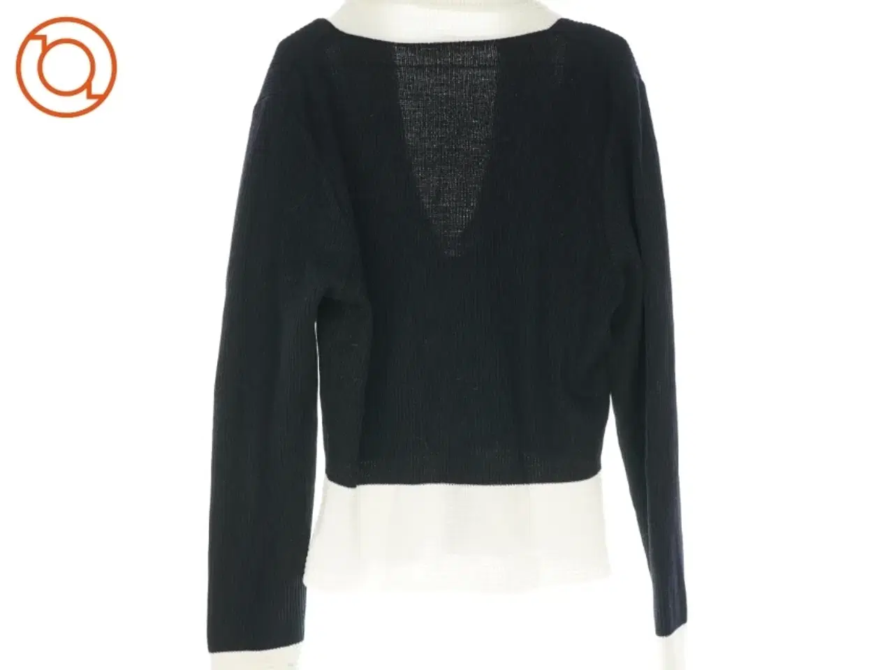 Billede 2 - Bluse / cardigan med flot snit(str. 158 cm)