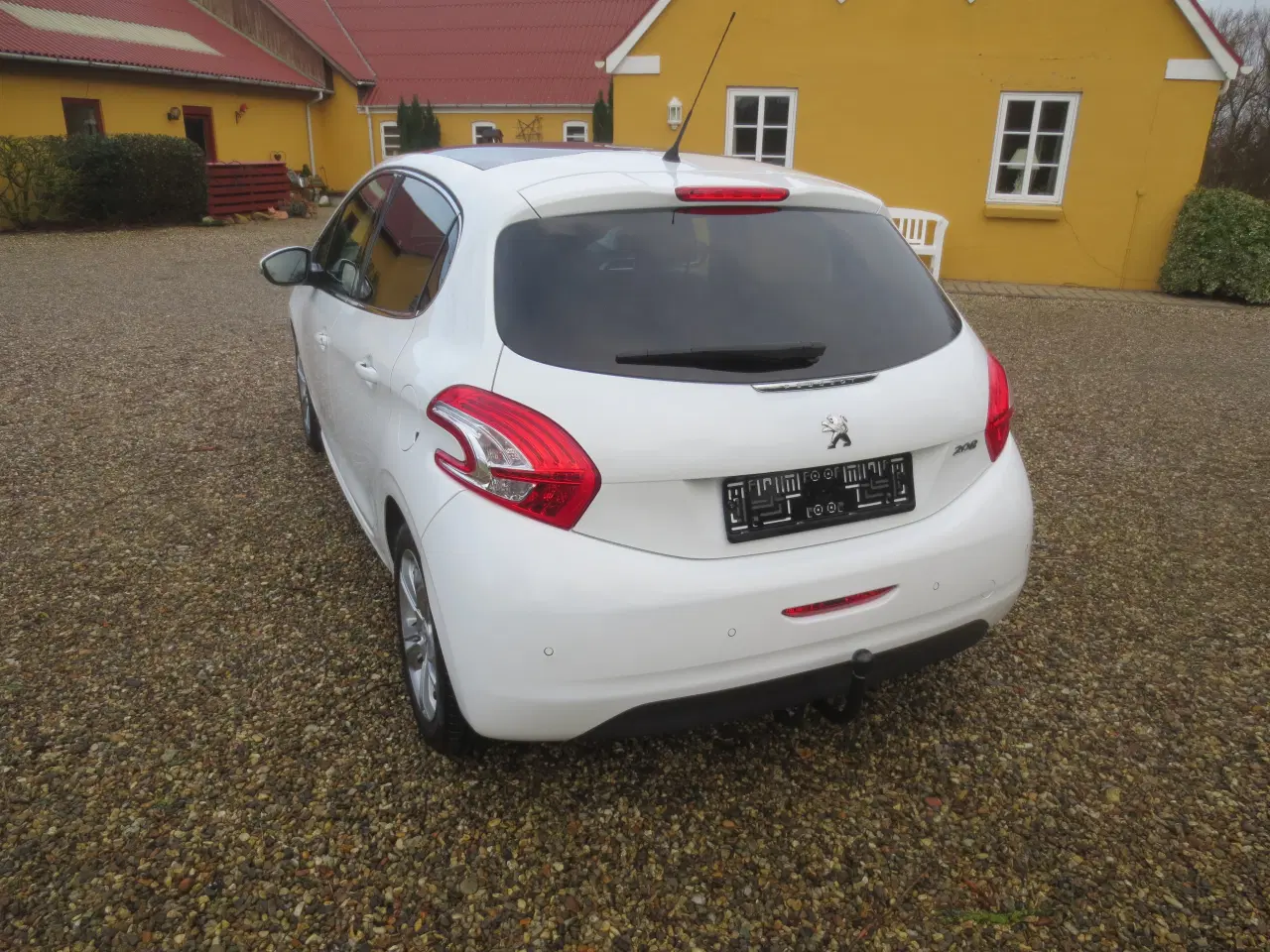 Billede 8 - Peugeot 208 1.2 i År 15 Km 77, Glastag.