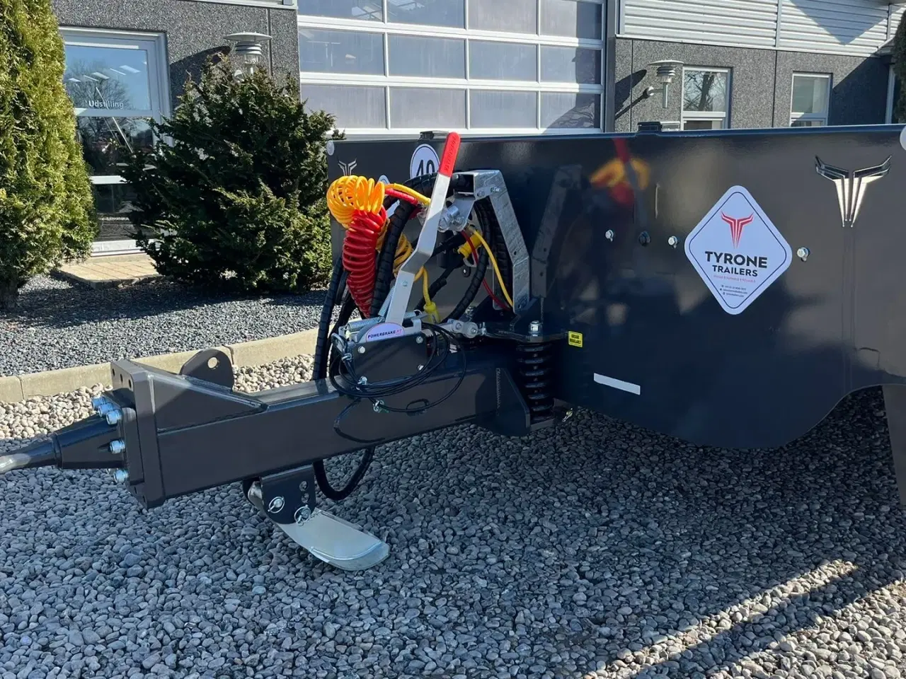 Billede 16 - Tyrone 27TLL LANG MODEL med forbredningsudstyr . Affjedret træk og affjedret aksler. Med hydrauliske ramper og værktøjskasse