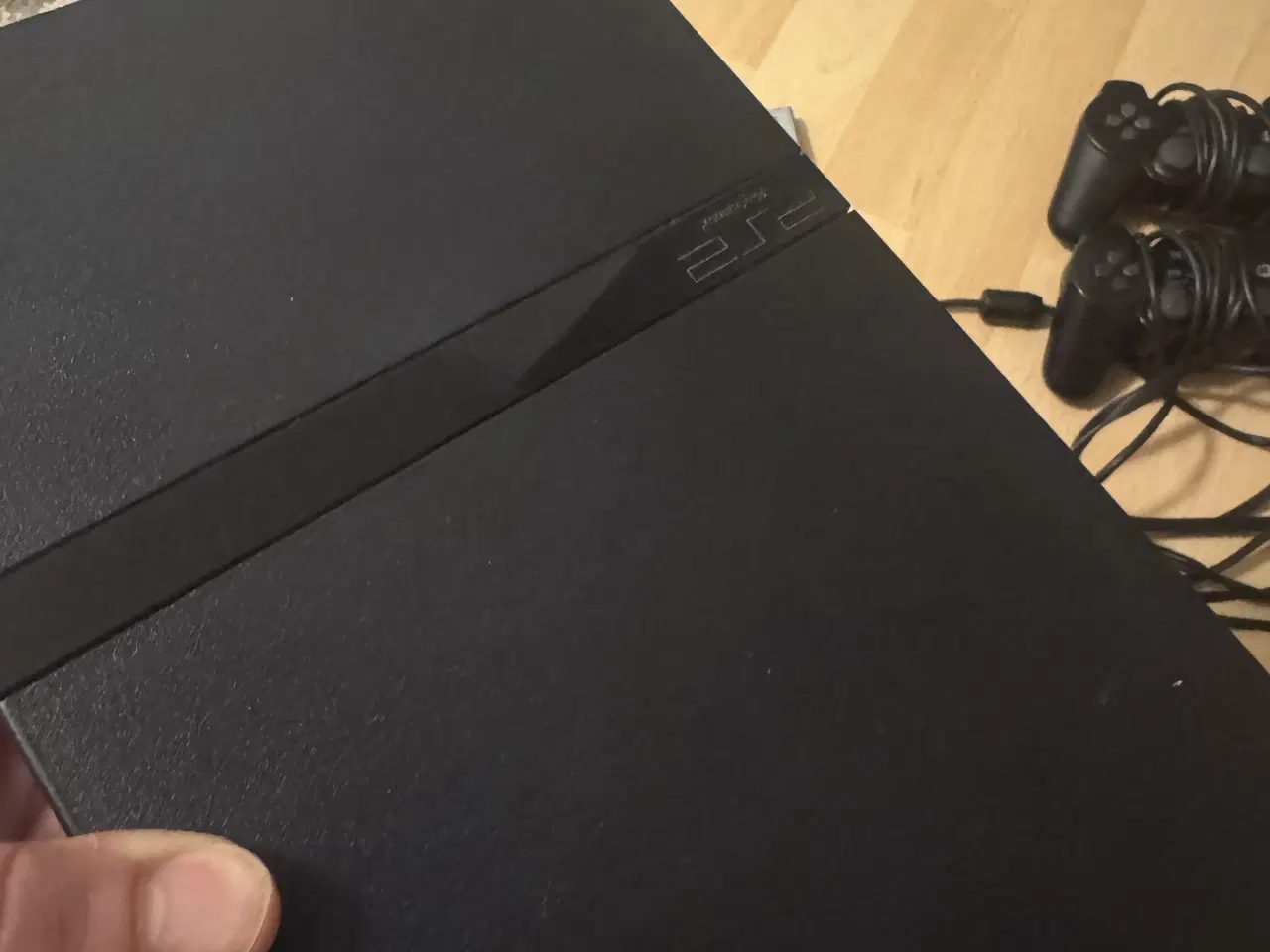 Billede 3 - Pack PlayStation 2 med to controller og et spill