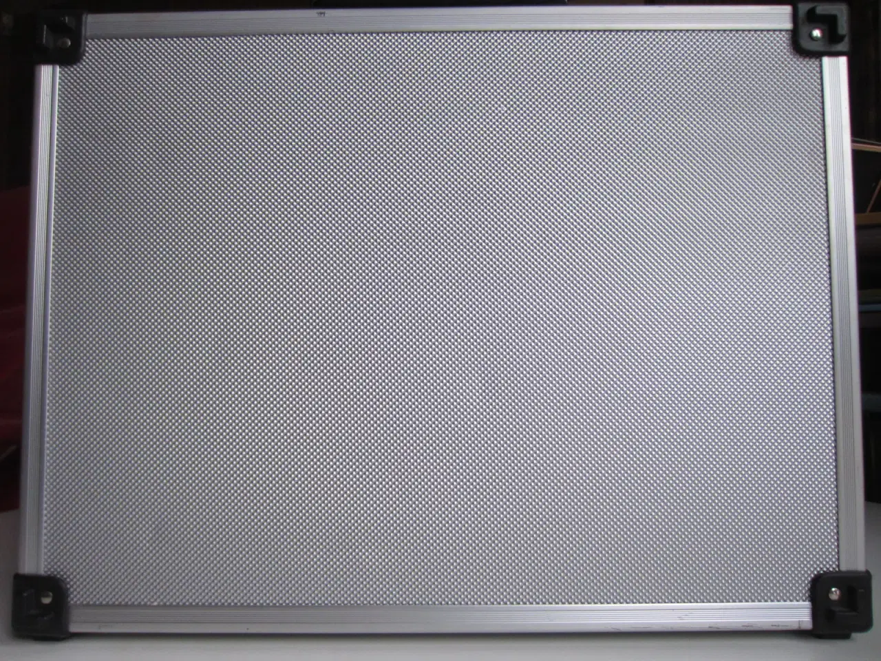 Billede 3 - Værktøjs kuffert i aluminium med 4 skillevægge