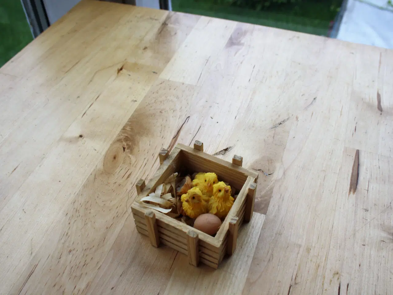 Billede 1 - Påskekasse med kyllinger og æg