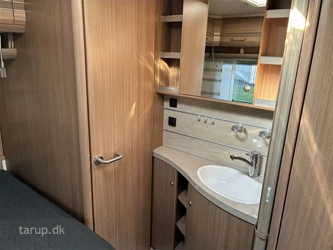 Billede 19 - 2014 - Fendt Bianco 465 SFB Fortelt: Isabella Sun Shine Plus m/ fronter, mover, cykelholder, rundsiddegruppe, tv-antenne, stort 135 l. køleskab, 3 gasblus,