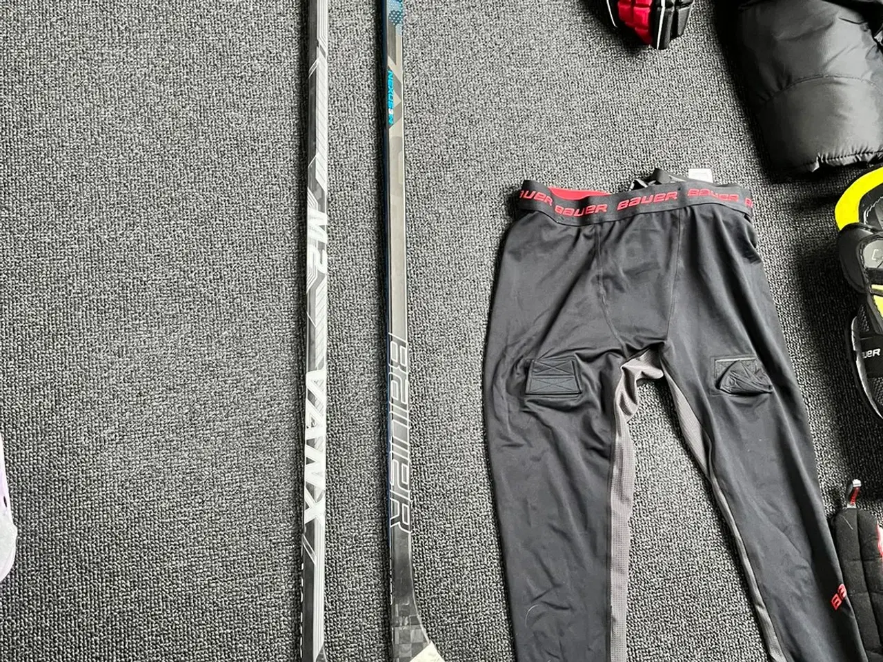 Billede 12 - Ishockeyudstyr - Komplet NYT top sæt til senior.