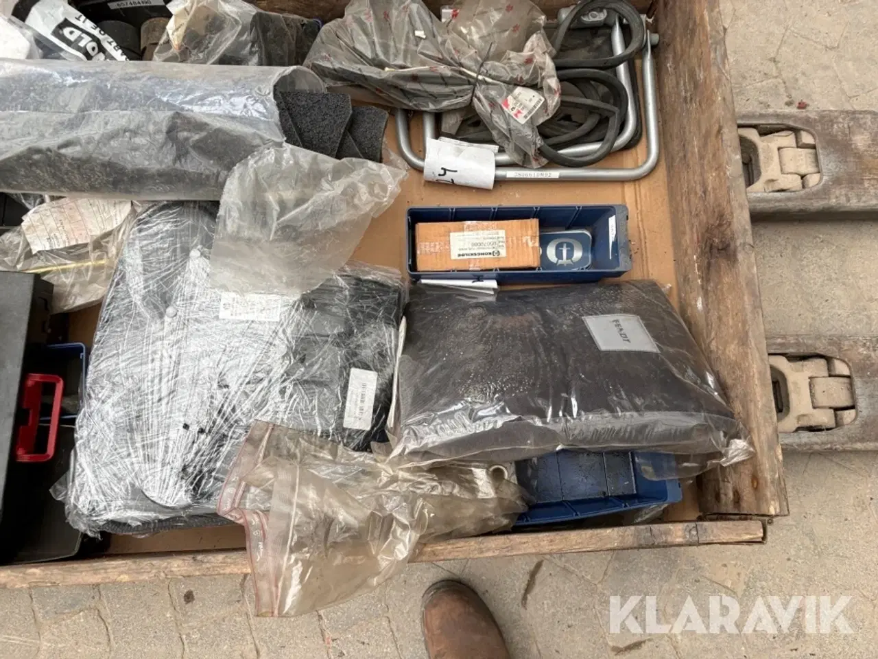 Billede 5 - 5paller assorteret reservedele