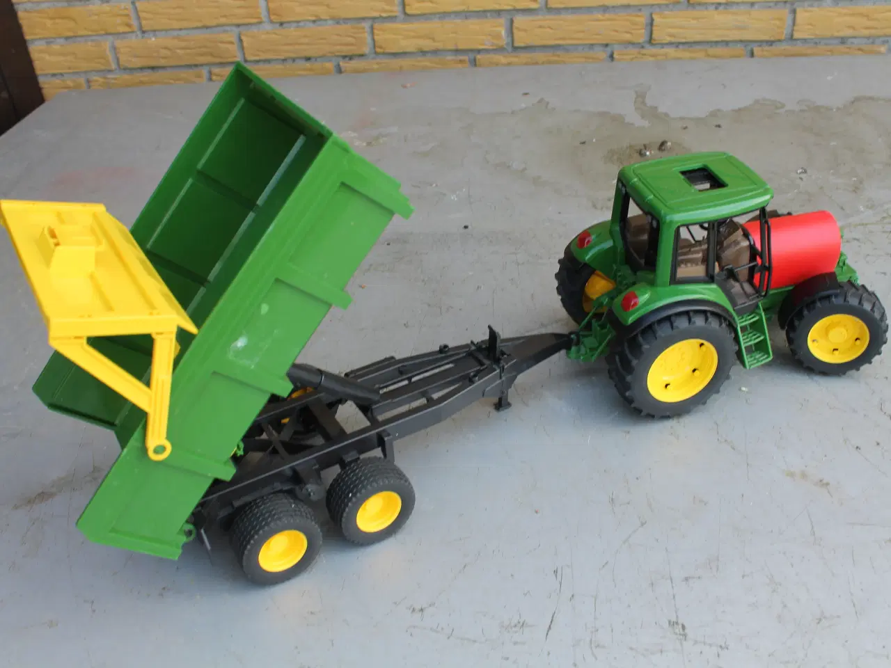 Billede 2 - bruder traktor + vogn med tiplad