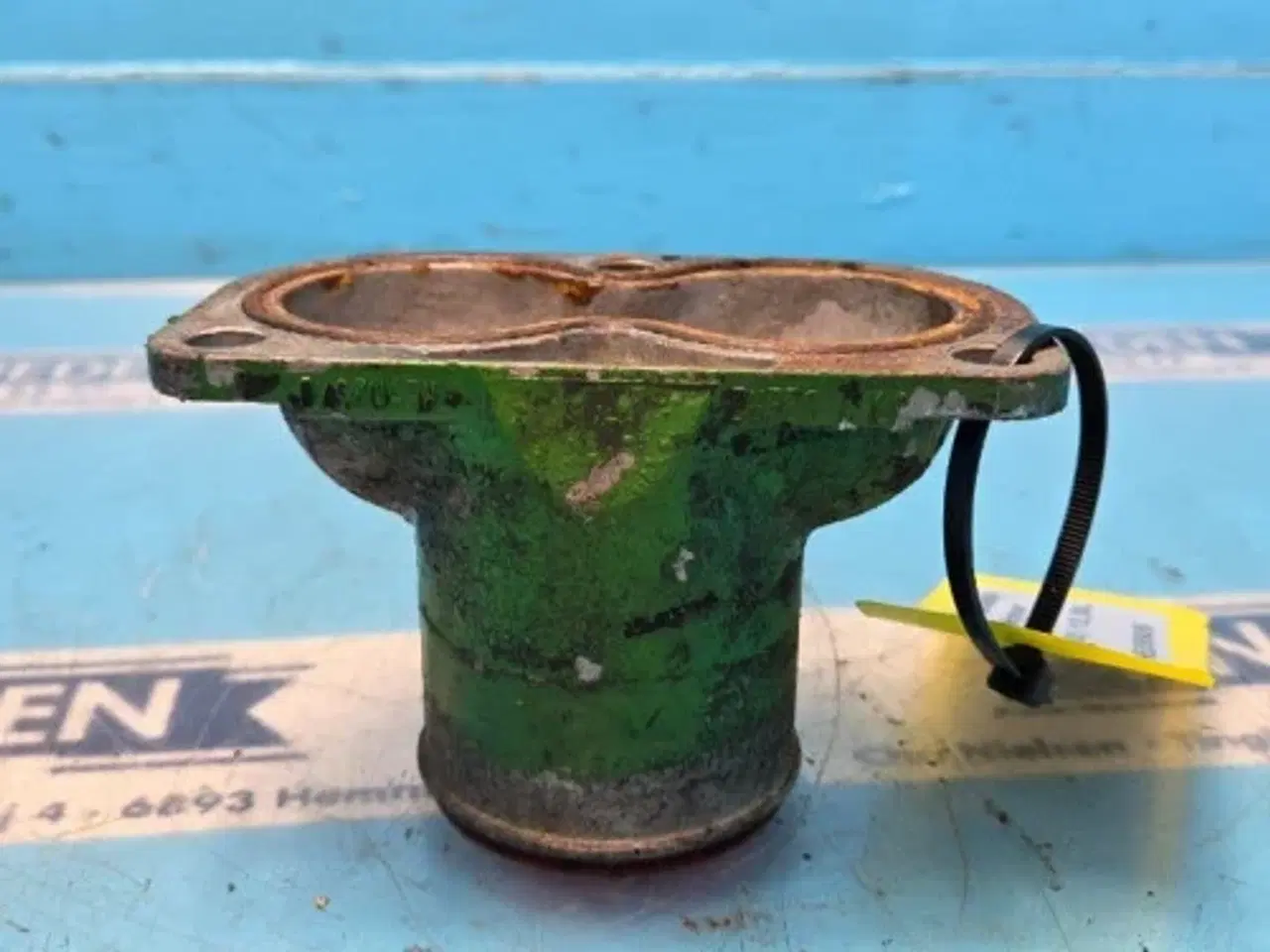 Billede 4 - John Deere 6125HZ001 Thermostat Døksel RE502570