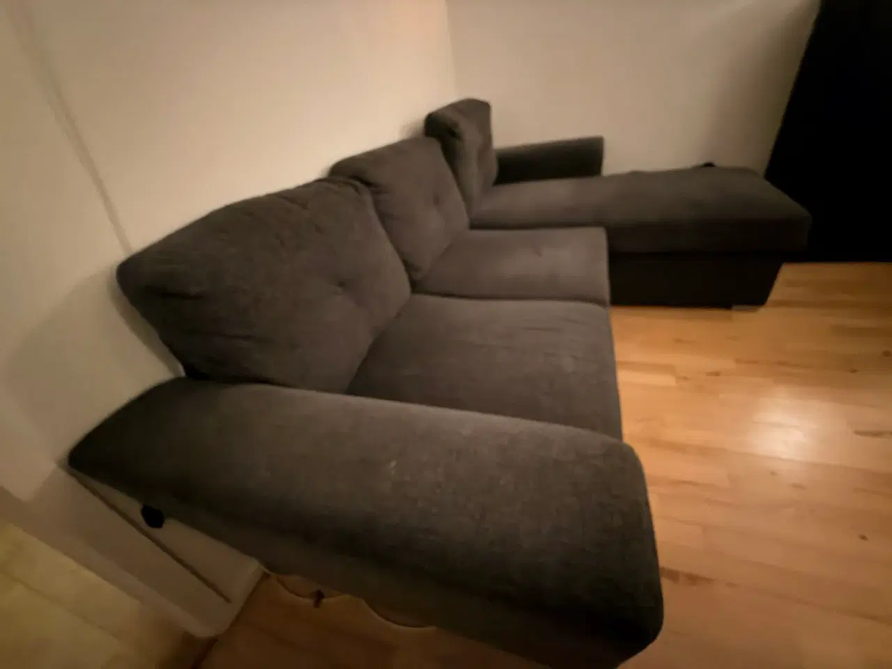 Billede 1 - JYSK mørkegrå sofa