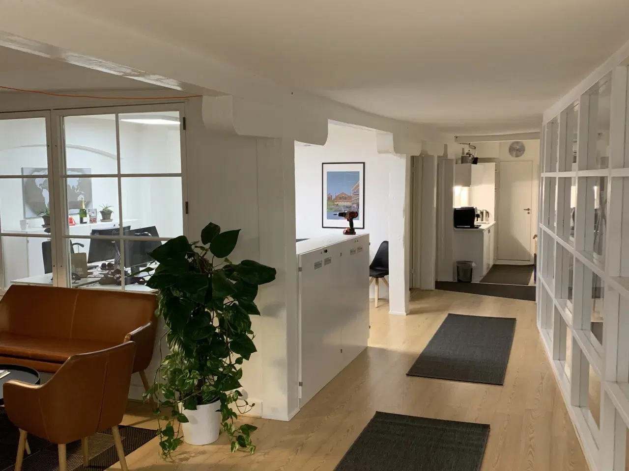 Billede 7 - Flyt direkte ind! 191 m² fuldt møbleret kontor med mødefaciliteter. internet og parkering – kun få skridt fra Nørreport